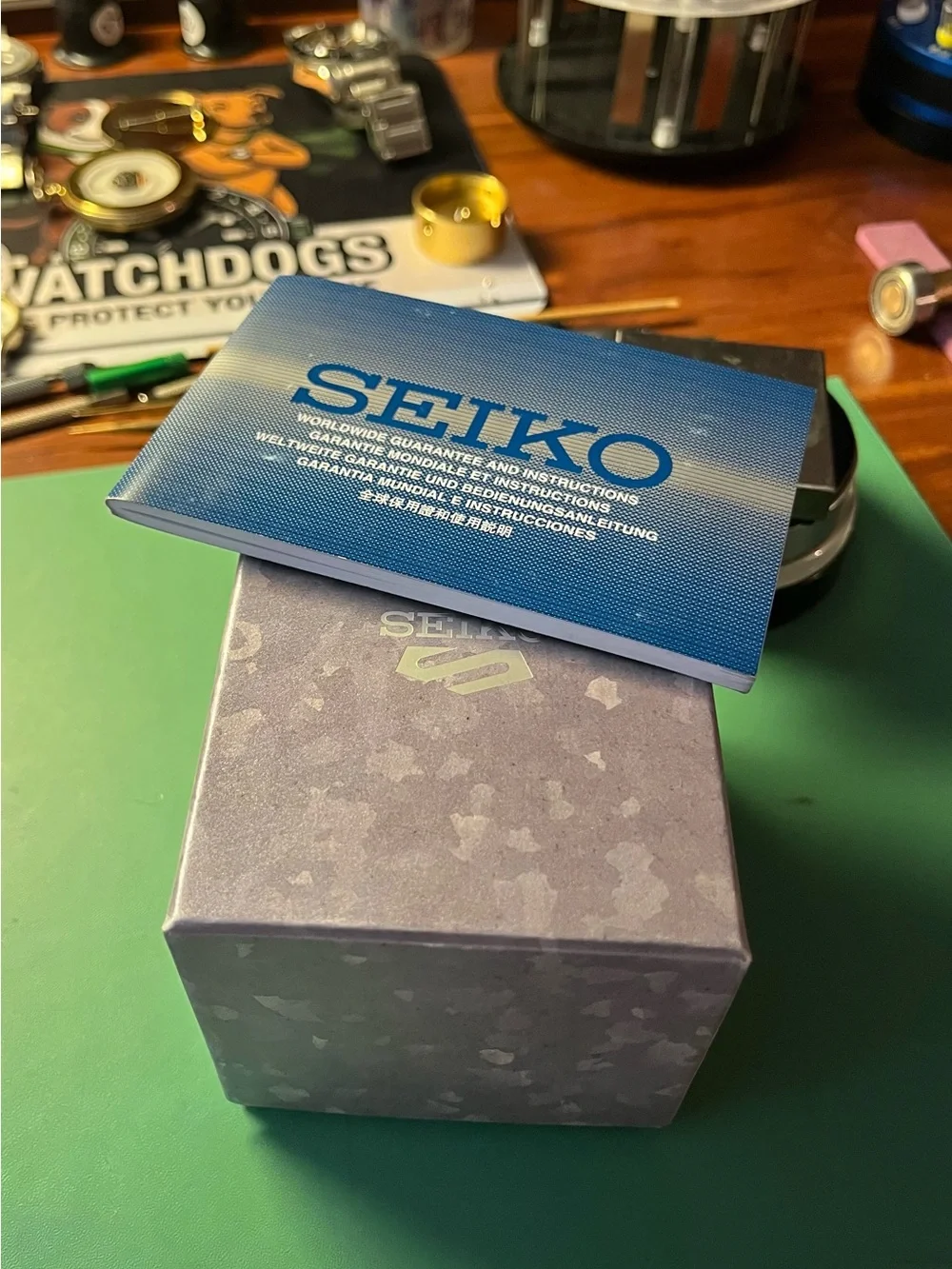 Seiko : Retro GT dial. Silver Dial Watch with Orange Stripe Accent SRPE55